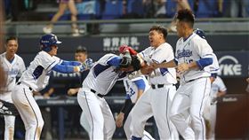 ▲富邦悍將高國麟代打再見逆轉滿貫全壘打。（圖／富邦悍將球團提供）