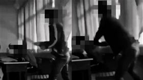 高職生12秒揮棒9次涉霸凌！同學蜷縮挨打，打碼黑白