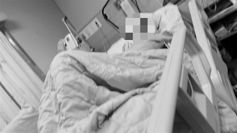 國道鐵片彈飛砸車　夫淚憶妻昏迷前1句話
