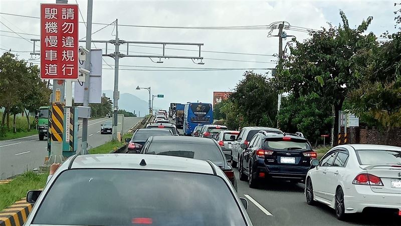 連假還沒到！他衝墾丁遇車潮：還差52公里