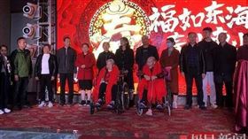 55名子孫排隊祝壽。（圖／翻攝自極目新聞）