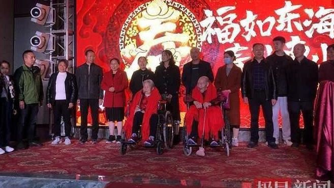 100歲老翁過生日「55名子孫排隊祝壽」