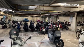 機車車格遭占管理員拒移車！住戶氣炸報警