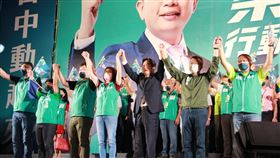 賴清德到台中為蔡其昌站台（1）民進黨台中市長參選人蔡其昌（前右2）7日在太平區舉辦造勢晚會，副總統賴清德（前右3）到場站台時表示，這次選舉請大家要考慮國際局勢，全力支持蔡其昌外，也要做總統蔡英文的後盾。中央社記者蘇木春攝  111年10月7日