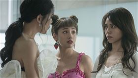 《女優，摔吧！》鬼鬼吳映潔(中)與夏于喬(右)從AV界退役後找工作四處碰壁。（圖／滿滿額娛樂提供）