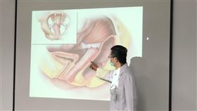 林新旺醫師說，子宮陰道脫垂的治療，可進行骶棘韌帶懸吊術手術治療，將陰道穹窿懸掛在骨盆內的韌帶上。（圖／台中醫院提供）