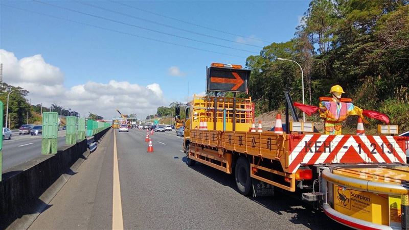 國道警殉職換9輛緩撞車　快速道路也上路