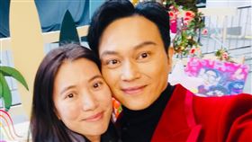 ▲袁詠儀（左）和張智霖（右）兩人的婚姻令人稱羨。（圖／翻攝自微博 袁詠儀）