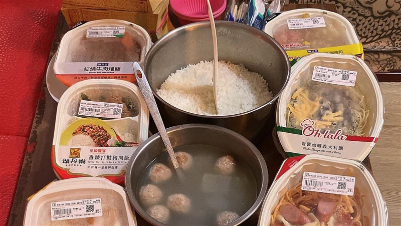 她拜公媽擺超商食品免煮！網獻奇招更省時