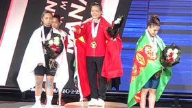 舉重亞錦賽 林呈璟挺舉、總和奪2銀台灣舉重女將林呈璟（左）9日凌晨在亞洲舉重錦標賽女子49公斤級上陣，儘管抓舉79公斤與銅牌擦身而過，但挺舉102公斤、總和181公斤，添得2面銀牌。（林敬能提供）中央社記者黃巧雯傳真 111年10月9日