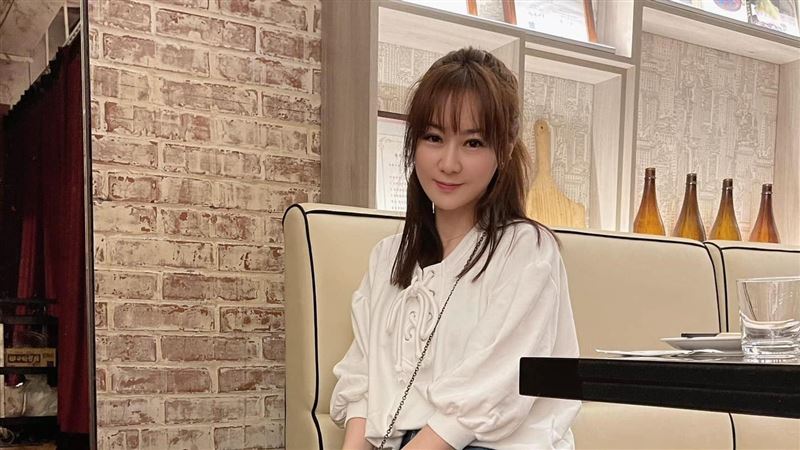 台8女神脫掉洩私密照　只穿白色內衣辣爆