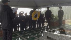 國慶日本祝賀團議員 赴五指山致敬李登輝「中華民國國慶日本國祝賀團」9日前往五指山公墓，懷念前總統李登輝，並感謝他對台日關係的貢獻。（李登輝基金會提供）中央社記者葉素萍傳真  111年10月9日