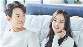 ▲Rain（左）與金泰希（右）婚後育有2女，一家四口幸福和樂。（圖／翻攝自IG taeheekim80）