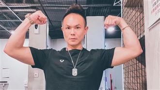 黑卡網紅砸600萬買門號　眾人全看傻