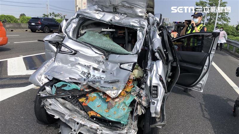 新／收假國道塞爆！貨車煞不住撞扁車尾