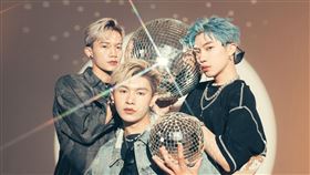 《原子少年》金星團員蔡朕（右一）、孟維（中）及藍弟（右一）（圖／CHECK2CHECK提供）