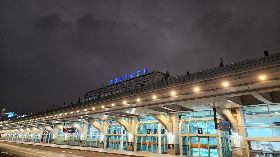 國境鬆綁  小港機場朝恢復疫情前狀態