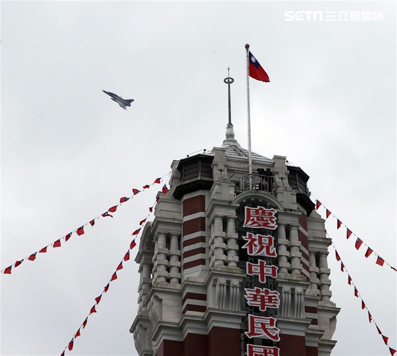 中華民國111年國慶日天觀機幻象2000戰機。（記者邱榮吉/攝影）