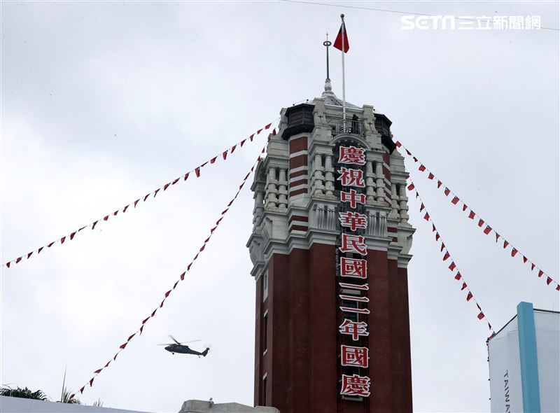 中華民國111年國慶日天觀機UH-60M黑鷹直升機。（記者邱榮吉/攝影）