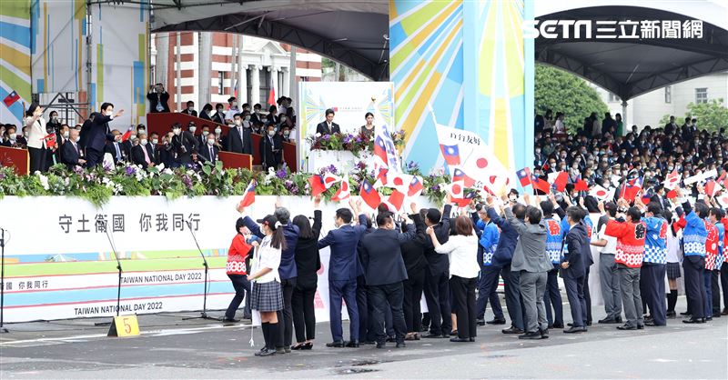 中華民國111年國慶日，日華議員懇談會特向蔡總統致意。（記者邱榮吉/攝影）