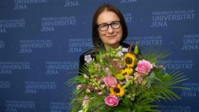 今年諾貝爾和平獎得主、俄國人權組織「紀念」創辦人雪巴科娃
https://twitter.com/UniJena
圖／UniJena推特