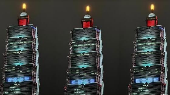 台北101點燈賀國慶！28字祝台生日快樂