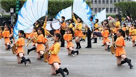 中華民國111年國慶日日本「橘色惡魔」橘高校國慶表演，元氣滿滿，隊伍超整齊。（記者邱榮吉/攝影）