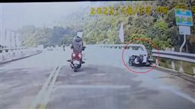 連假,埔里鎮,台14線,新竹,南投,南投縣消防局,自撞,墜谷（圖／翻攝自記者爆料網）