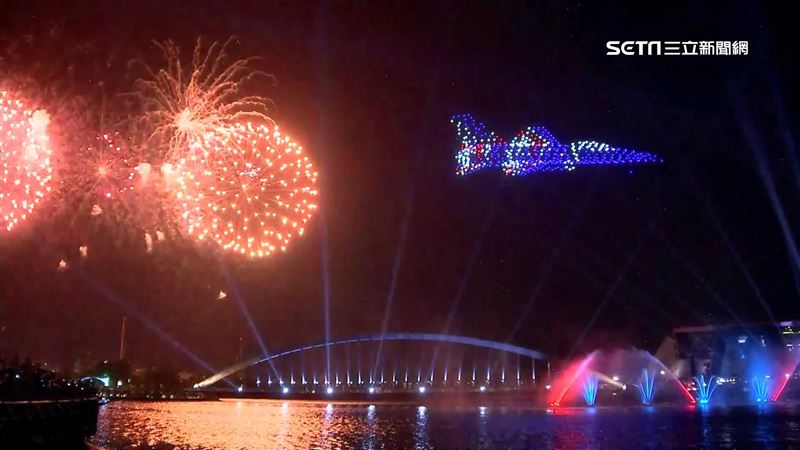 國慶焰火在嘉義　無人機+光雕水舞吸人潮