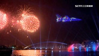 國慶焰火在嘉義　無人機+光雕水舞吸人潮