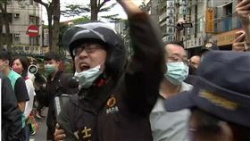 民進黨台北市長參選人陳時中今（11）日上午前往北投自強市場掃街拜票時遭嗆聲
