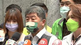 民進黨台北市長參選人陳時中今（11）日上午前往北投自強市場掃街拜票