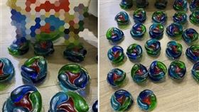 網友發文抱怨，洗衣膠囊外包裝寫共有54顆，但她算完發現裡面只有53顆。（圖／翻攝自Costco好市多 商品經驗老實說臉書社團）