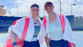 ▲詹皓晴合拍奧運銀牌捷克女將哈爾德卡（Lucie Hradecka），聖地牙哥網賽女雙開紅盤挺8強。（圖／翻攝自詹皓晴Facebook紛絲專頁）