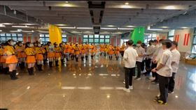 橘高校感謝「護花使者」松山工農同學。（圖／文總提供）