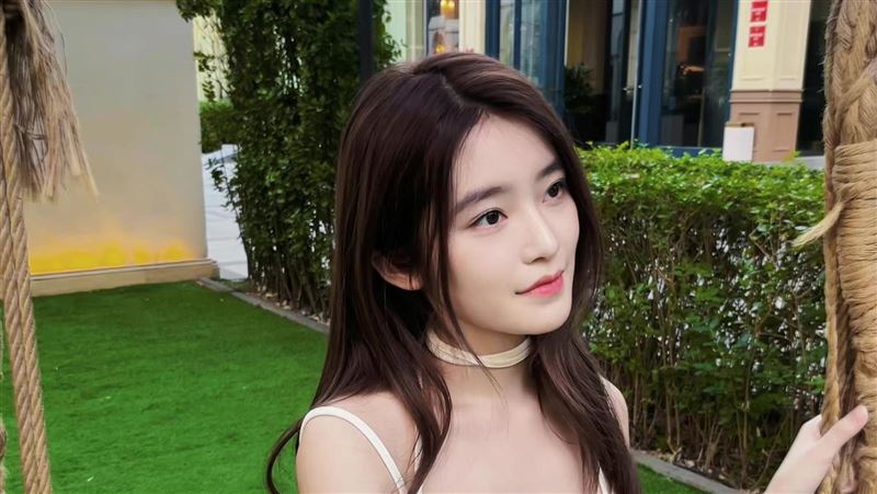 童星長大仙氣爆棚　低胸小可愛洩春光美翻