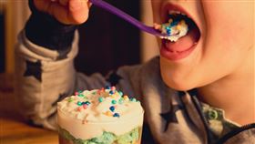 小孩，兒童，冰淇淋，餐廳，哭鬧（示意圖／翻攝自Pixabay）