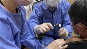 街友,疫苗,接種,現金（圖／中華照顧者關懷協會提供）