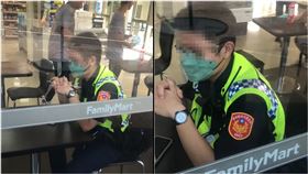  警察,超商,休息,爆廢公社公開版（圖／翻攝自爆廢公社公開版）