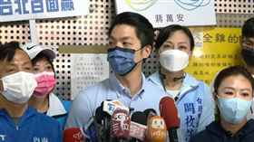 蔣萬安成德市場掃街。