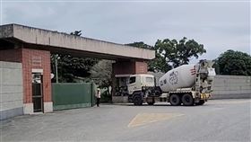 陸軍花防部復興營區新建工程挖出3白骨陸軍花東防衛指揮部在花蓮縣新城鄉復興營區進行設施新建工程，11日施工時挖出部分骨骼遺骸，初估約有3具。花防部政戰主任汪炳宏12日表示，為求慎重已立即要求停工與封鎖現場，並通報縣警調查偵辦，將全力配合調查釐清。（民眾提供）中央社記者張祈傳真  111年10月12日