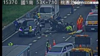 國1桃園段12車連環撞！2車翻覆2送醫