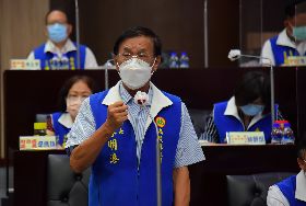 卸任前最後一次縣議會定期會  林明溱