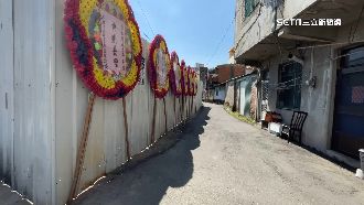 家後門被擺「花圈」　業者：以為廢棄倉庫