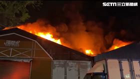 高雄鼓山輪胎工廠大火。（圖／翻攝畫面）