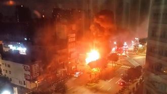 桃園長庚對面電桶爆炸燒民宅！救出7人1亡