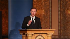 美國安戰略點名中俄為首要挑戰 未來10年是關鍵拜登政府12日發布任內首份國安戰略，點名中俄為首要挑戰。白宮國安顧問蘇利文表示，未來10年是關鍵，將形塑美中競爭規則，也將決定世界能否有效因應氣候變遷等全球挑戰。中央社記者徐薇婷華盛頓攝 111年10月13日