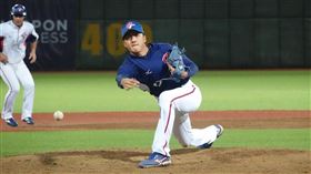 陳宇宏U23世界盃定位先發  有光環和壓力但更自信低肩側投手陳宇宏（圖）連兩屆打U23世界盃棒球賽，此次也是定位先發，有了上次的好表現，加上職棒球員的身分，有光環也有壓力，陳宇宏比去年更有信心，直言「不想丟臉」。中央社記者謝靜雯攝  111年10月11日