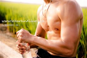 全台首本農民猛男月曆　網嗨：尬翻消防(圖/翻攝畫面)