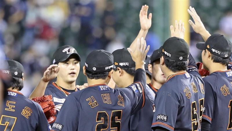 連續3年10隊墊底　韓職百勝投手團長走人